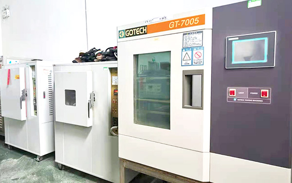 {振揚(yáng)實(shí)業(yè)是拖鞋廠(chǎng)家、拖鞋加工廠(chǎng)、拖鞋代工廠(chǎng)、高端拖鞋定制、人字拖加工廠(chǎng)、定制拖鞋工廠(chǎng)、品牌拖鞋代工廠(chǎng)、涼鞋代工廠(chǎng)、沙灘拖鞋廠(chǎng)家、涼鞋廠(chǎng)家，完備的品質(zhì)管控體系。}