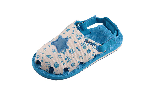 {振揚(yáng)實(shí)業(yè)是拖鞋廠(chǎng)家、拖鞋加工廠(chǎng)、拖鞋代工廠(chǎng)、高端拖鞋定制、人字拖加工廠(chǎng)、定制拖鞋工廠(chǎng)、品牌拖鞋代工廠(chǎng)、涼鞋代工廠(chǎng)、沙灘拖鞋廠(chǎng)家、涼鞋廠(chǎng)家，提供經(jīng)典款高功能拖鞋，美型拖鞋，耐磨防滑拖鞋。}