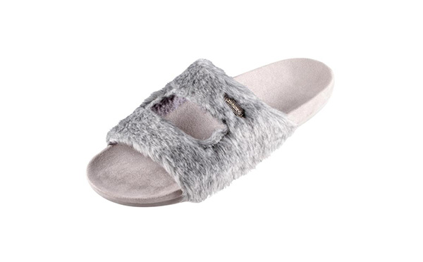 {振揚(yáng)實(shí)業(yè)是拖鞋廠(chǎng)家、拖鞋加工廠(chǎng)、拖鞋代工廠(chǎng)、高端拖鞋定制、人字拖加工廠(chǎng)、定制拖鞋工廠(chǎng)、品牌拖鞋代工廠(chǎng)、涼鞋代工廠(chǎng)、沙灘拖鞋廠(chǎng)家、涼鞋廠(chǎng)家，提供經(jīng)典款高功能拖鞋，美型拖鞋，耐磨防滑拖鞋。}