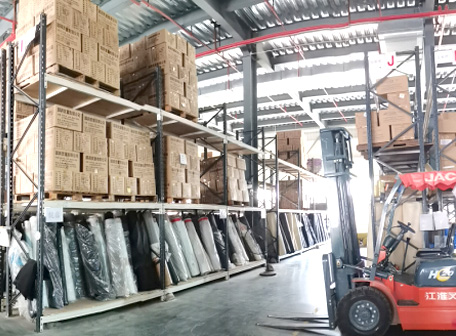 {振揚(yáng)實(shí)業(yè)是拖鞋廠(chǎng)家、拖鞋加工廠(chǎng)、拖鞋代工廠(chǎng)、高端拖鞋定制、人字拖加工廠(chǎng)、定制拖鞋工廠(chǎng)、品牌拖鞋代工廠(chǎng)、涼鞋代工廠(chǎng)、沙灘拖鞋廠(chǎng)家、涼鞋廠(chǎng)家，40多年沉淀，精益求精。}