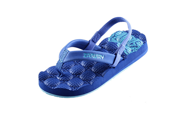 {振揚(yáng)實(shí)業(yè)是拖鞋廠(chǎng)家、拖鞋加工廠(chǎng)、拖鞋代工廠(chǎng)、高端拖鞋定制、人字拖加工廠(chǎng)、定制拖鞋工廠(chǎng)、品牌拖鞋代工廠(chǎng)、涼鞋代工廠(chǎng)、沙灘拖鞋廠(chǎng)家、涼鞋廠(chǎng)家，提供經(jīng)典款高功能拖鞋，美型拖鞋，耐磨防滑拖鞋。}