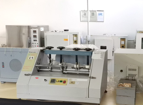 {振揚(yáng)實(shí)業(yè)是拖鞋廠(chǎng)家、拖鞋加工廠(chǎng)、拖鞋代工廠(chǎng)、高端拖鞋定制、人字拖加工廠(chǎng)、定制拖鞋工廠(chǎng)、品牌拖鞋代工廠(chǎng)、涼鞋代工廠(chǎng)、沙灘拖鞋廠(chǎng)家、涼鞋廠(chǎng)家，40多年沉淀，精益求精。}